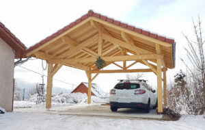 Photo d'un abris de voiture en bois