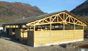 Photo d'un bâtiment agricole en bois