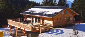 Photo d'un chalet avec térasse